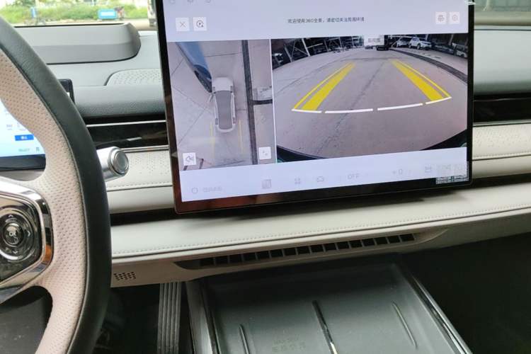 Used Geely Galaxy 8 2025 130km EM-P Starship Edition Audio And AC Panel
