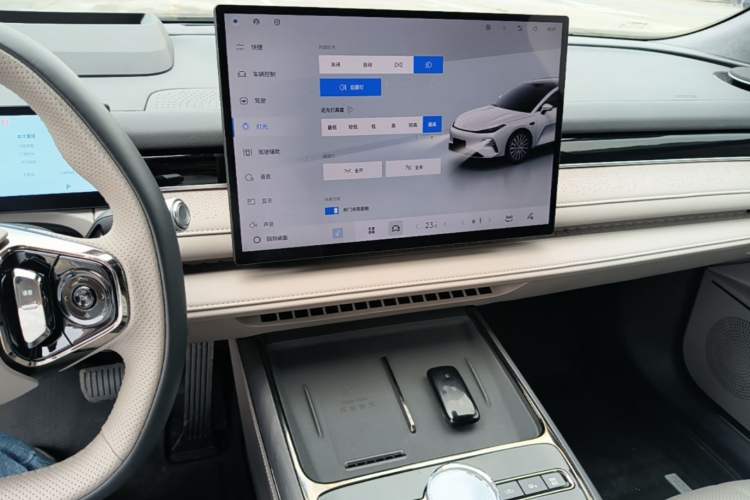 Used Geely Galaxy 8 2025 130km EM-P Starship Edition Audio And AC Panel