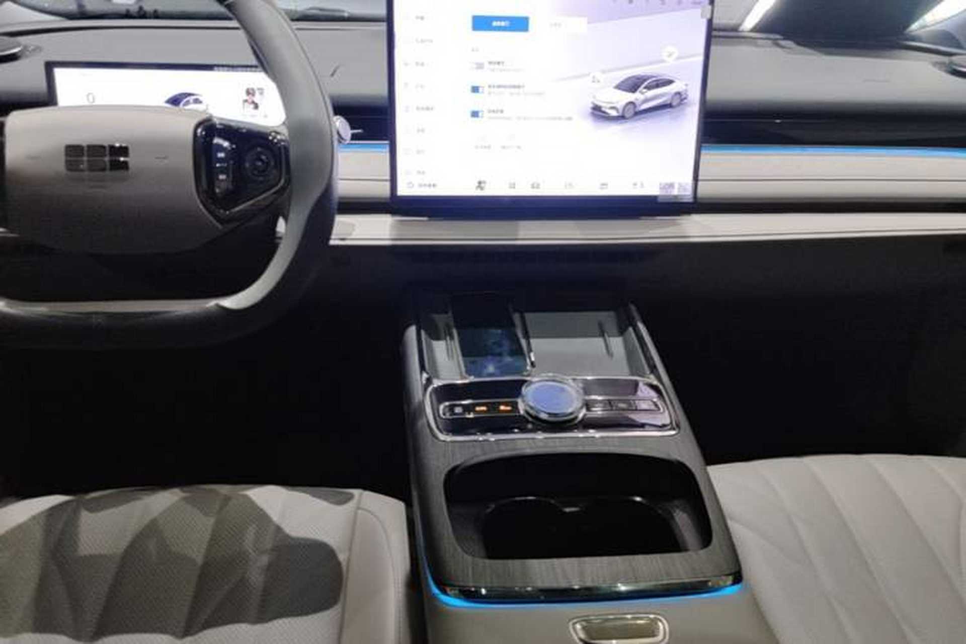 Used Geely Galaxy 8 2025 130km EM-i Deluxe Edition Audio And AC Panel