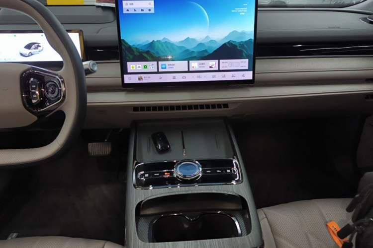 Used Geely Galaxy 8 2025 130km EM-P Starship Edition Audio And AC Panel