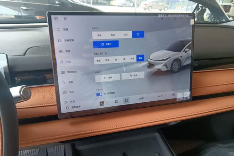 Used Geely Galaxy 8 2025 130km EM-P Exploration Edition Audio And AC Panel