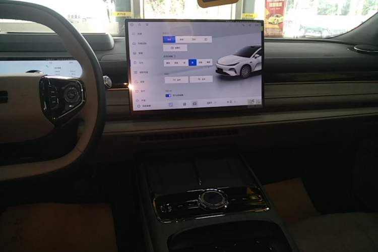 Used Geely Galaxy 8 2025 130km EM-P Starship Edition Audio And AC Panel