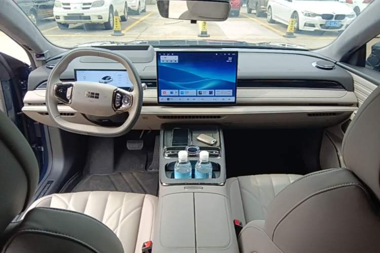 Used Geely Galaxy 8 2025 130km EM-i Flagship Edition Center Console