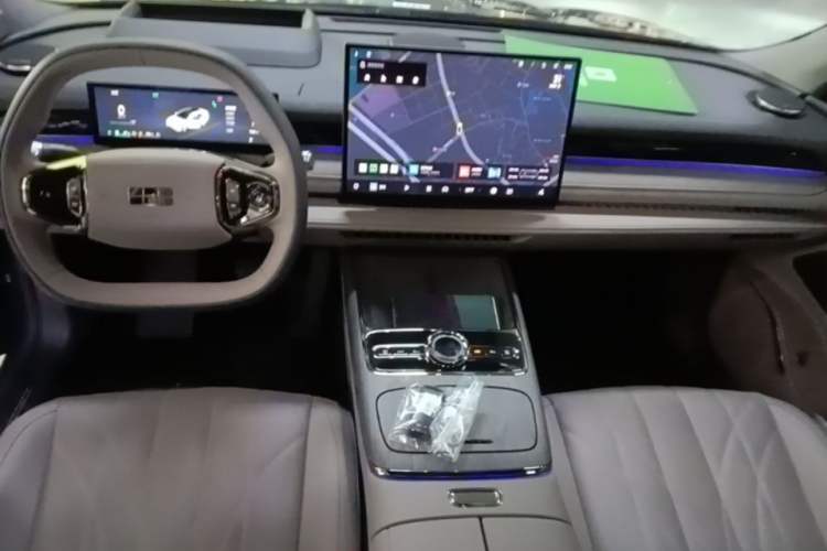 Used Geely Galaxy 8 2025 130km EM-i Flagship Edition Center Console
