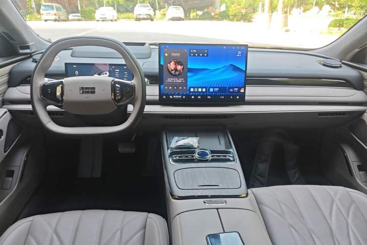 Used Geely Galaxy 8 2025 130km EM-P Starship Edition Center Console