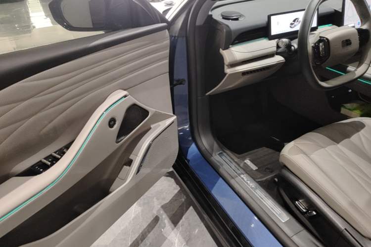 Used Geely Galaxy 8 2025 130km EM-i Deluxe Edition Driver Seat