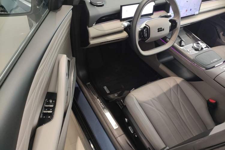 Used Geely Galaxy 8 2025 130km EM-i Flagship Edition Driver Seat