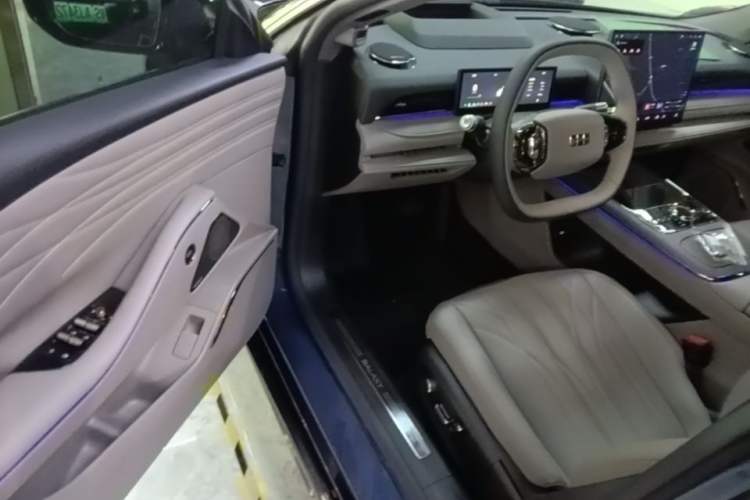 Used Geely Galaxy 8 2025 130km EM-i Flagship Edition Driver Seat