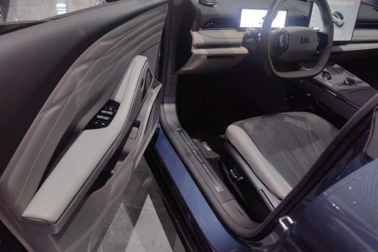 Used Geely Galaxy 8 2025 130km EM-i Deluxe Edition Driver Seat