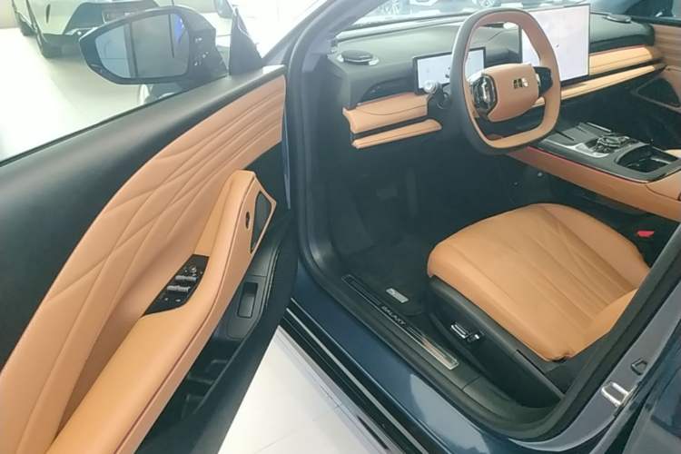 Used Geely Galaxy 8 2025 130km EM-i Prestige Edition Driver Seat