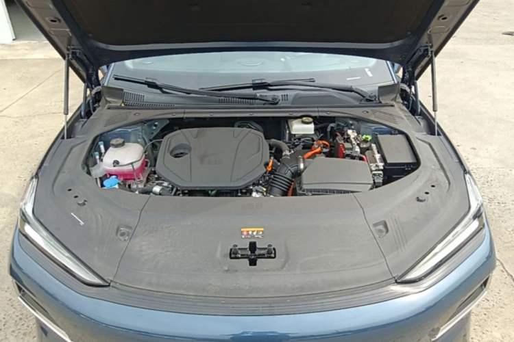 Used Geely Galaxy 8 2025 130km EM-i Flagship Edition Engine Bay