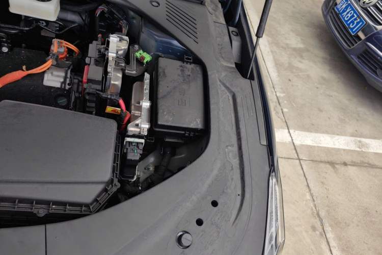 Used Geely Galaxy 8 2025 130km EM-i Flagship Edition Engine Bay Left