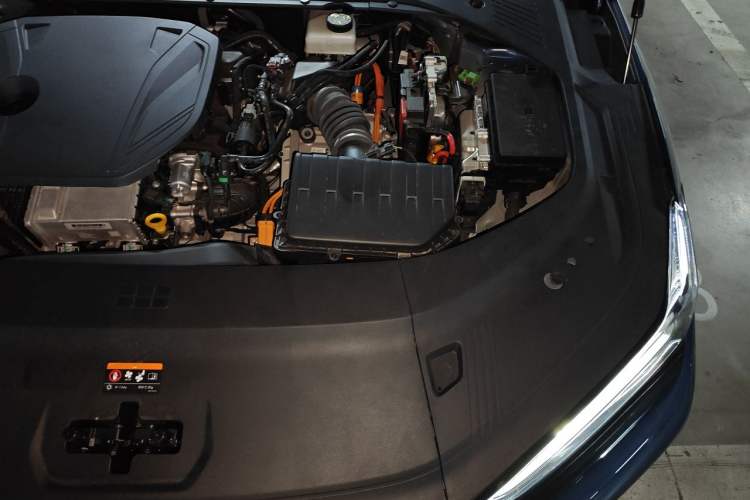 Used Geely Galaxy 8 2025 130km EM-P Exploration Edition Engine Bay Left