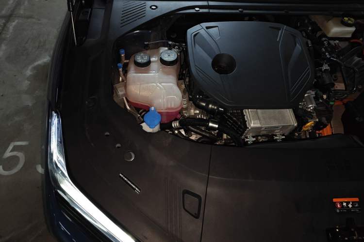 Used Geely Galaxy 8 2025 130km EM-P Exploration Edition Engine Bay Right