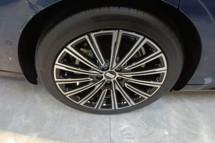 Used Geely Galaxy 8 2025 130km EM-i Flagship Edition Exterior 1
