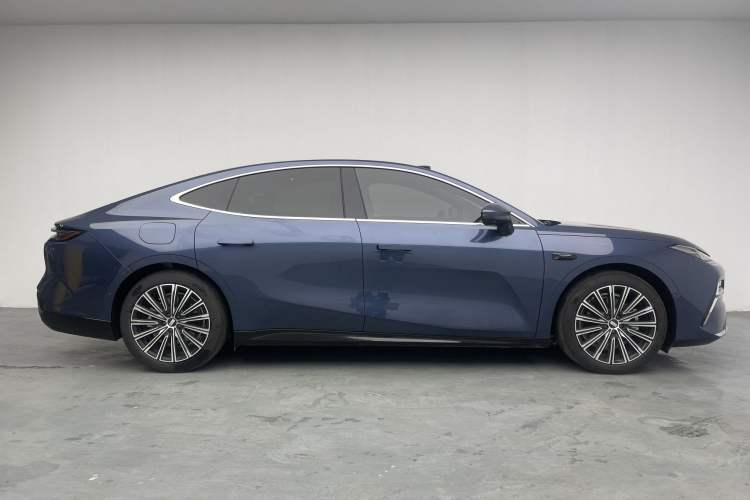 Used Geely Galaxy 8 2025 130km EM-P Starship Edition Exterior 11