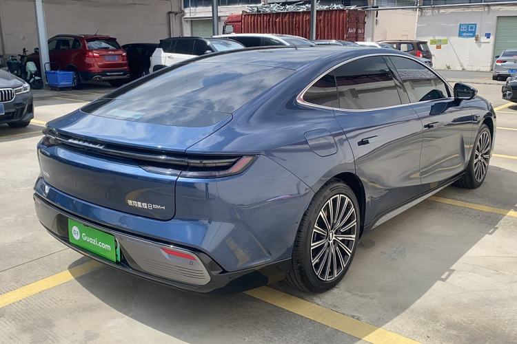 Used Geely Galaxy 8 2025 130km EM-i Flagship Edition Exterior 3