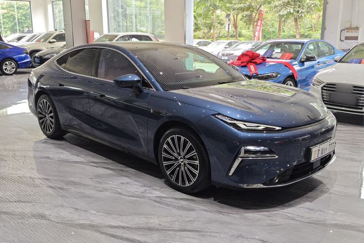 Used Geely Galaxy 8 2025 130km EM-i Flagship Edition Exterior 3