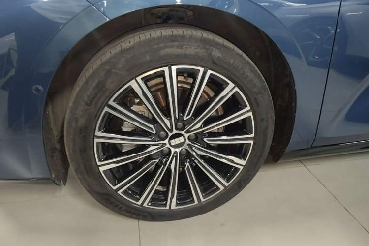 Used Geely Galaxy 8 2025 130km EM-P Starship Edition Exterior 4