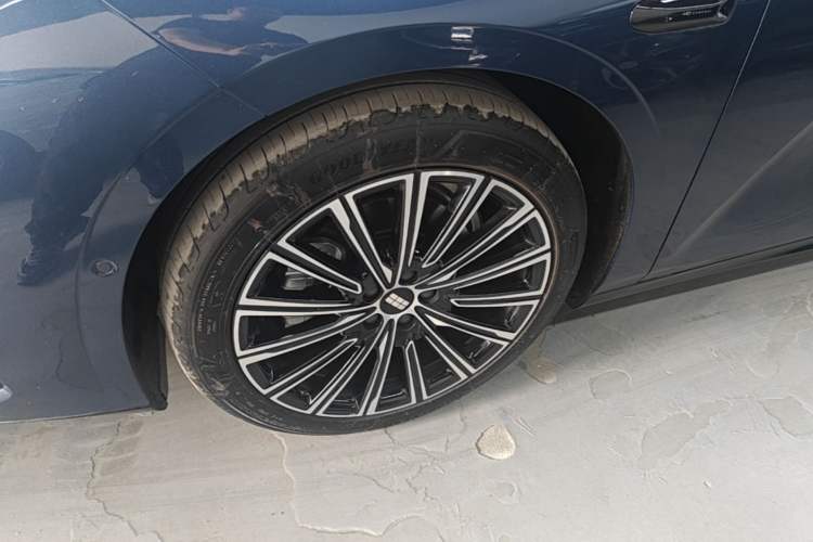 Used Geely Galaxy 8 2025 130km EM-P Starship Edition Exterior 4