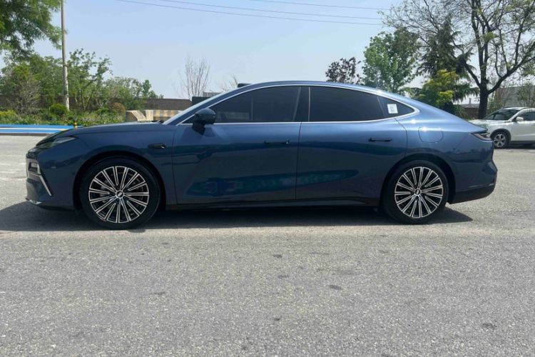 Used Geely Galaxy 8 2025 130km EM-P Starship Edition Exterior 4