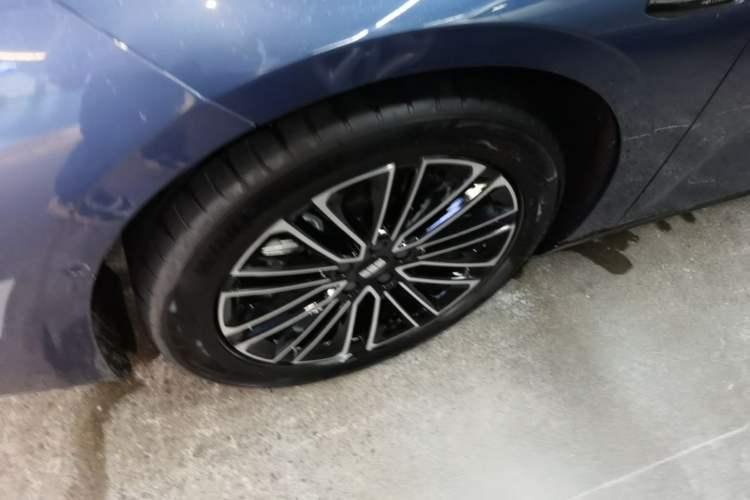Used Geely Galaxy 8 2025 130km EM-i Prestige Edition Exterior 4