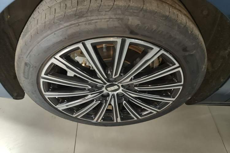 Used Geely Galaxy 8 2025 130km EM-P Starship Edition Exterior 4