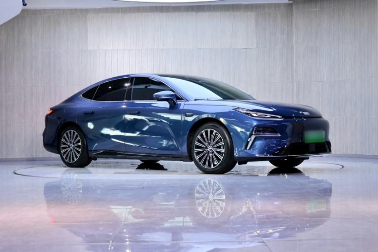 Used Geely Galaxy 8 2025 130km EM-i Flagship Edition Exterior 4