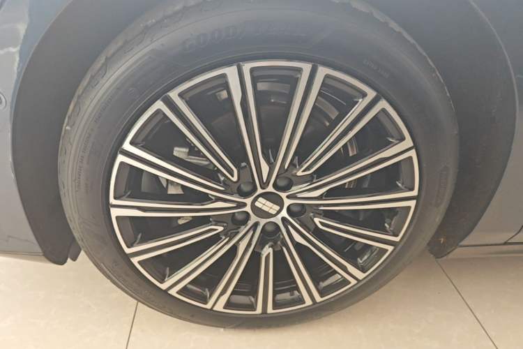 Used Geely Galaxy 8 2025 130km EM-P Starship Edition Exterior 4