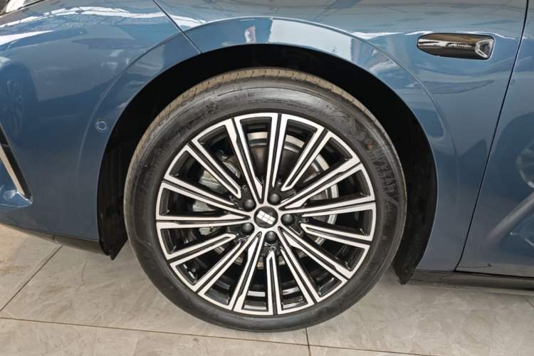 Used Geely Galaxy 8 2025 130km EM-P Starship Edition Exterior 4