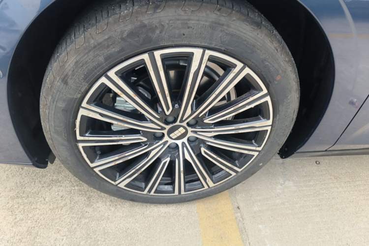 Used Geely Galaxy 8 2025 130km EM-P Exploration Edition Exterior 4
