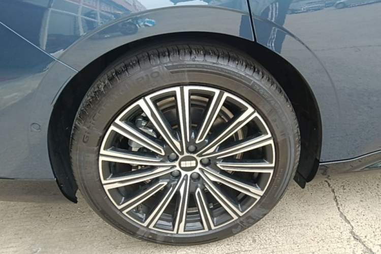 Used Geely Galaxy 8 2025 130km EM-i Flagship Edition Exterior 5