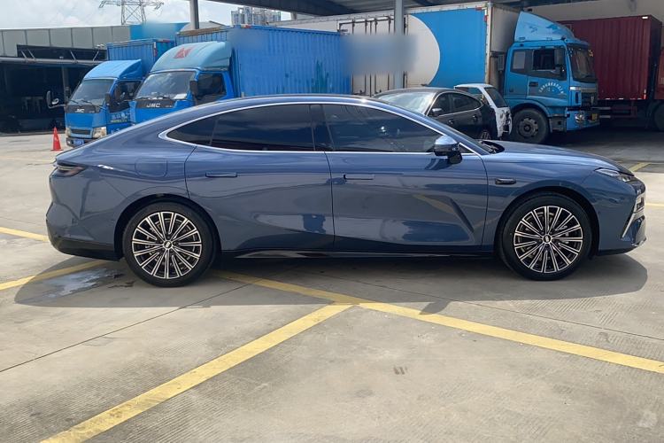 Used Geely Galaxy 8 2025 130km EM-i Flagship Edition Exterior 5