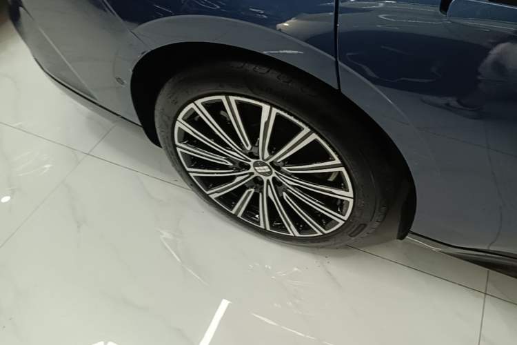 Used Geely Galaxy 8 2025 130km EM-P Starship Edition Exterior 5