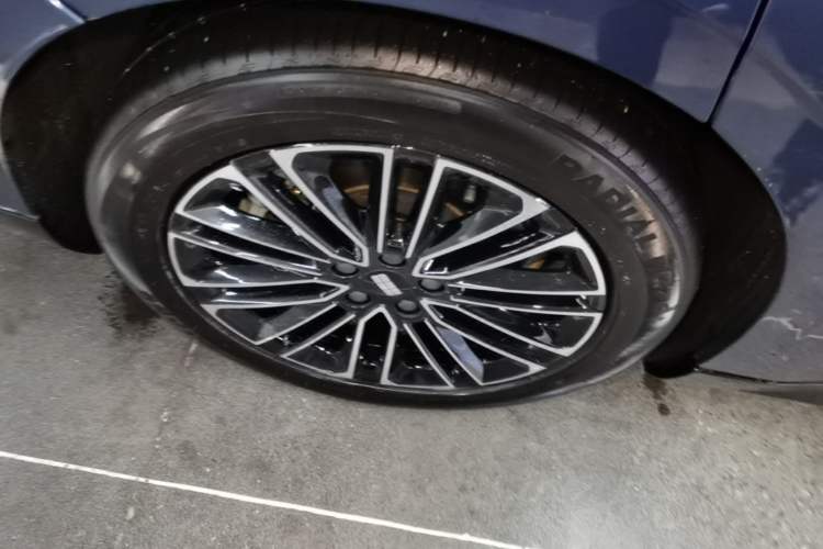 Used Geely Galaxy 8 2025 130km EM-i Prestige Edition Exterior 5