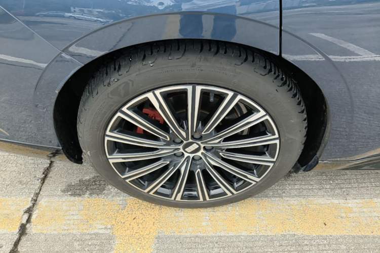 Used Geely Galaxy 8 2025 130km EM-P Starship Edition Exterior 5