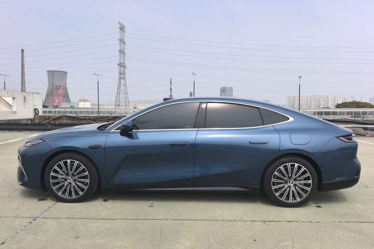 Used Geely Galaxy 8 2025 130km EM-P Starship Edition Exterior 6