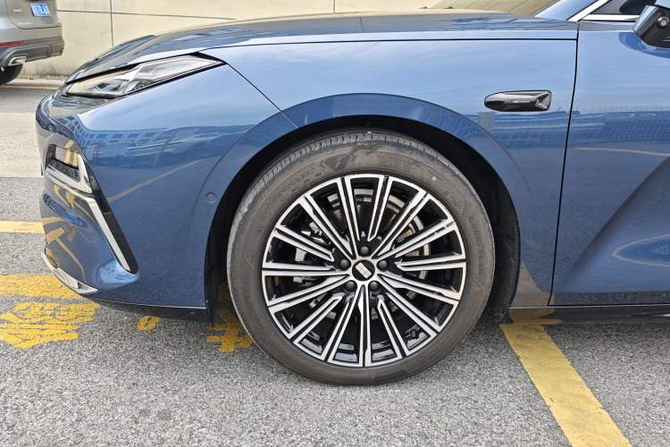 Used Geely Galaxy 8 2025 130km EM-P Exploration Edition Exterior 8