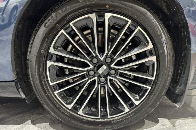 Used Geely Galaxy 8 2025 130km EM-i Deluxe Edition Exterior 9