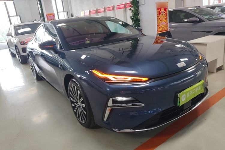 Used Geely Galaxy 8 2025 130km EM-P Exploration Edition Front Right 45 Deg