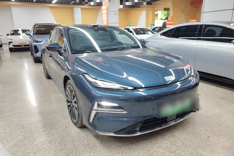 Used Geely Galaxy 8 2025 130km EM-P Starship Edition Front Right 45 Deg