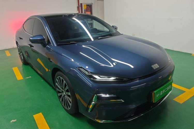 Used Geely Galaxy 8 2025 130km EM-P Starship Edition Front Right 45 Deg
