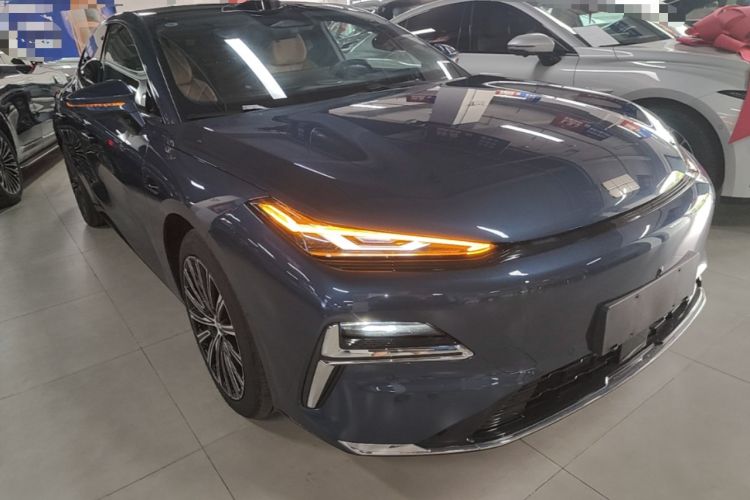 Used Geely Galaxy 8 2025 130km EM-P Starship Edition Front Right 45 Deg