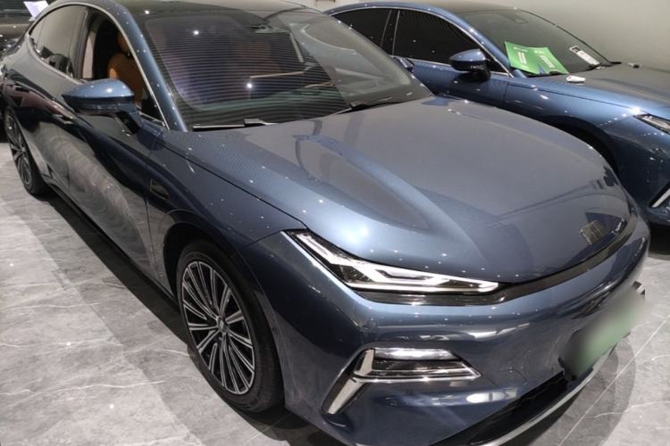 Used Geely Galaxy 8 2025 130km EM-i Flagship Edition Front Right 45 Deg