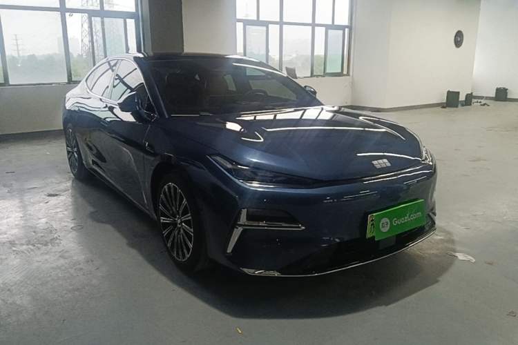Used Geely Galaxy 8 2025 130km EM-P Exploration Edition Front Right 45 Deg