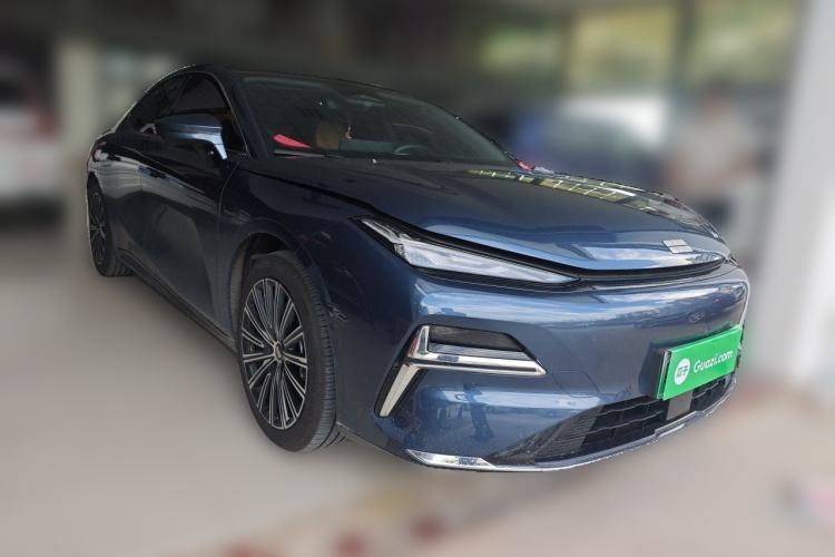 Used Geely Galaxy 8 2025 130km EM-i Flagship Edition Front Right 45 Deg