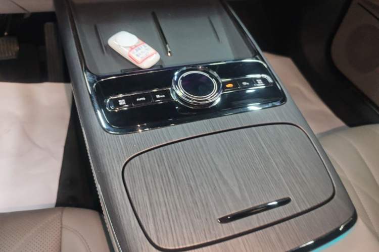 Used Geely Galaxy 8 2025 130km EM-P Starship Edition Gear Lever
