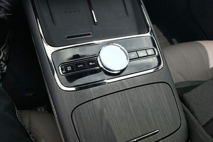Used Geely Galaxy 8 2025 130km EM-P Starship Edition Gear Lever