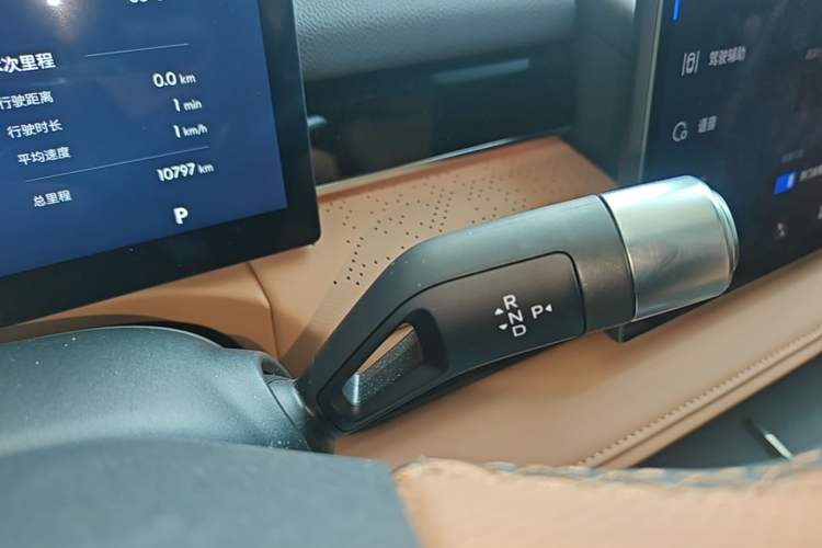 Used Geely Galaxy 8 2025 130km EM-i Flagship Edition Gear Lever