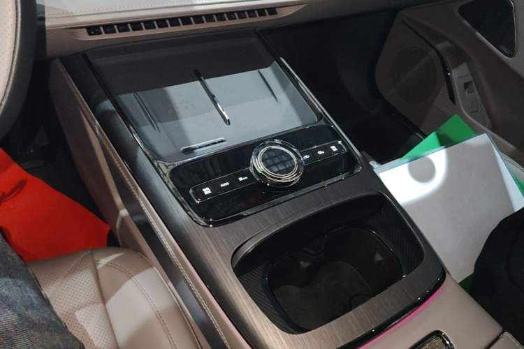 Used Geely Galaxy 8 2025 130km EM-P Starship Edition Gear Lever